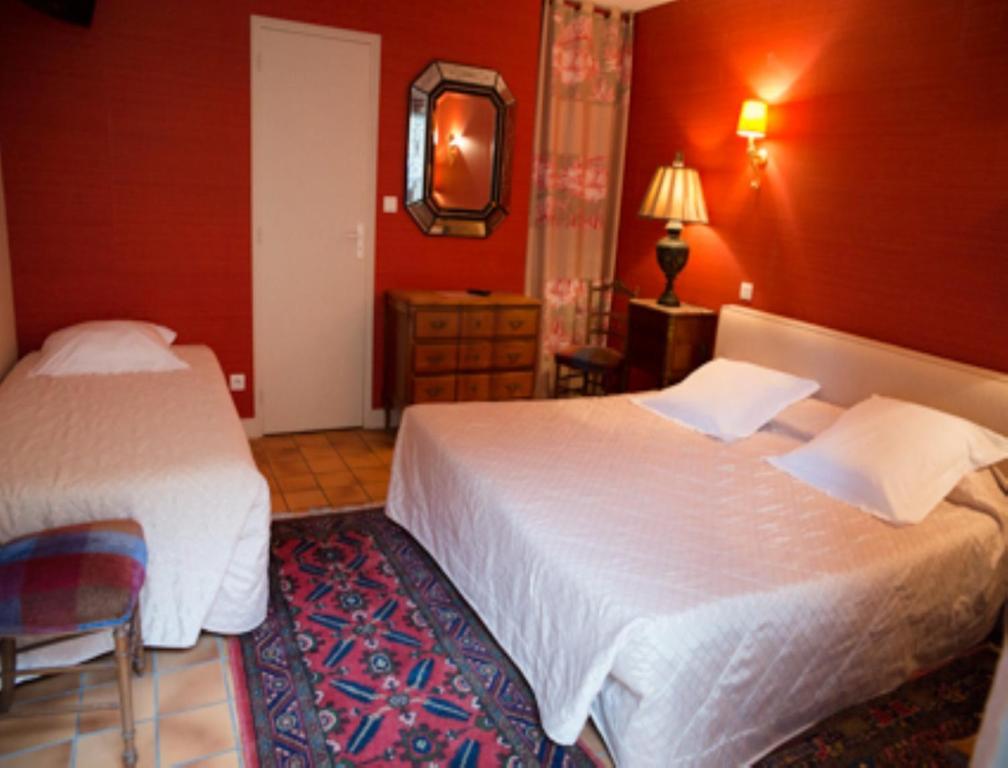 Hotel Le Petit Pont Moncé-en-Belin Pokoj fotografie